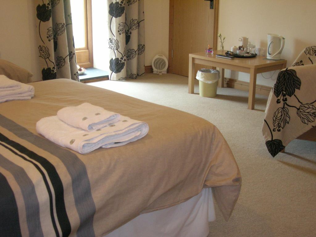 Polhilsa Farm Bed & Breakfast Callington ภายนอก รูปภาพ